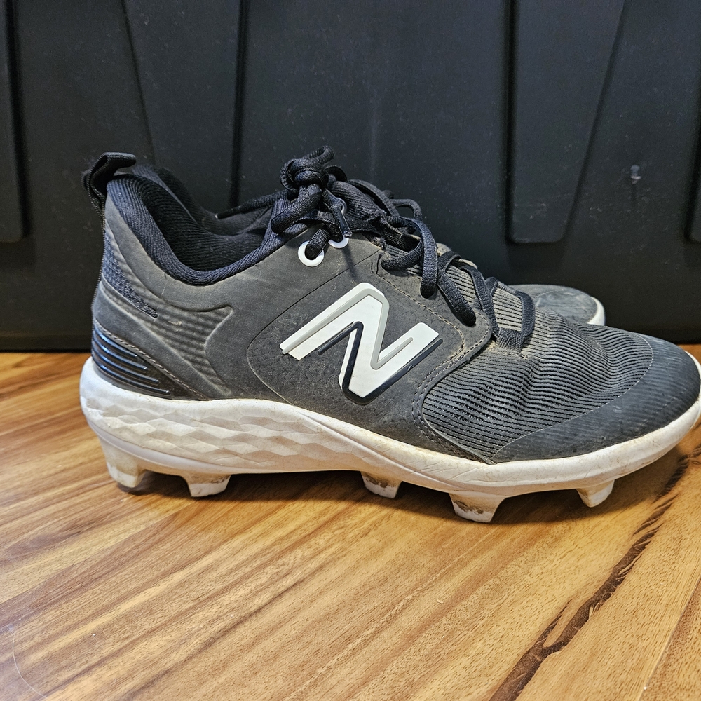 New Balance Black and White Baseball Cleats